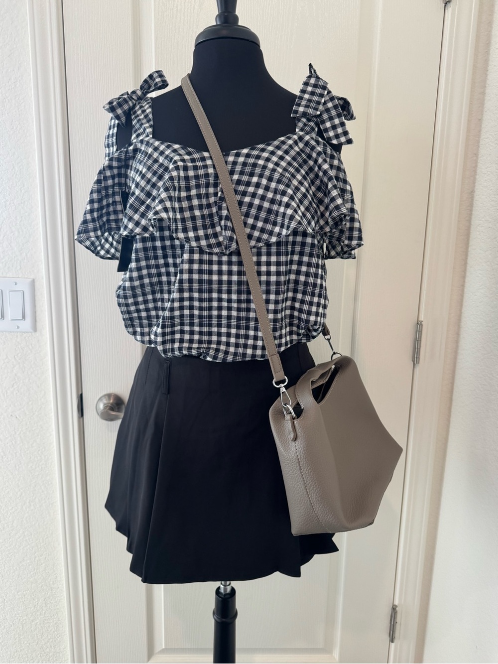 Top with Spaghetti design bow, Talent Skorts and Crossbody hand bag w/ pouch